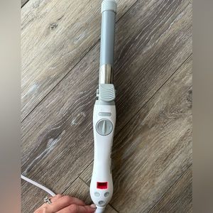 Beachwaver s1 used once. Was an Instagram collab